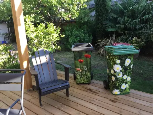 Décors de poubelle